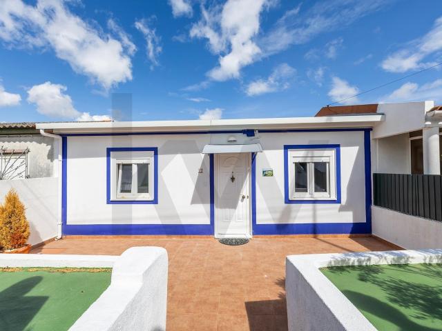 MORADIA T1 | REMODELADA | AMPLO EXTERIOR | POTENCIAL DE AMPLIAÇÃO | QUELUZ