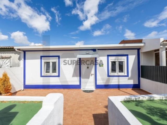 MORADIA T1 | REMODELADA | AMPLO EXTERIOR | POTENCIAL DE AMPLIAÇÃO | QUELUZ
