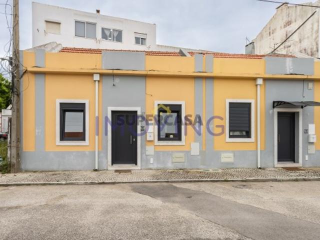 Moradia T1 Térrea Remodelada com Espaço Exterior Alto do Seixalinho, Barreiro