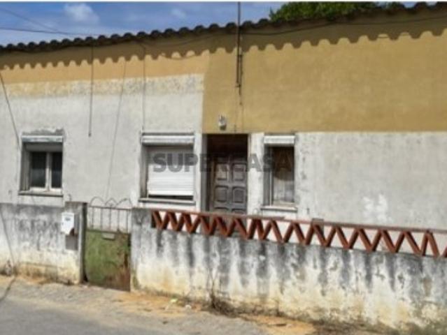 Moradia T1 transformada em T3 com Remodelação Total Pinheirinhos, Setúbal