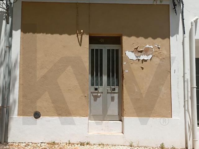 Moradia T1 Tradicional para Reabilitação Total | Centro Histórico de Lagoa, Algarve