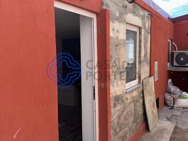 Moradia T1K toda renovada no centro de Gaia com rendimento excelente