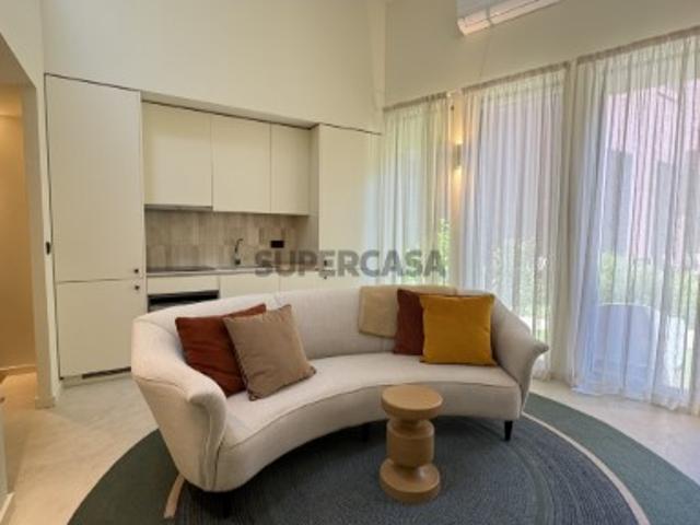 Moradia T1K+1 duplex mobilado Condomínio Terracotta, Bonfim com garagem, arrumo e jardim privativo para comprar no Porto