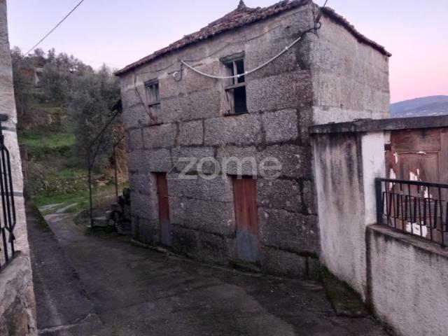 Moradia T1/T2 projeto aprovado 196 m2 de terreno, no Douro Baião