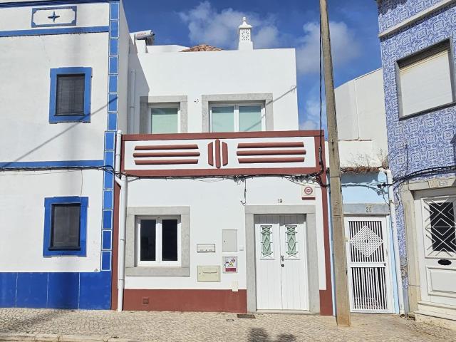 Moradia T2+1 Totalmente Renovada e Ampliada, Com Piscina no 139m² Tavira Santiago
