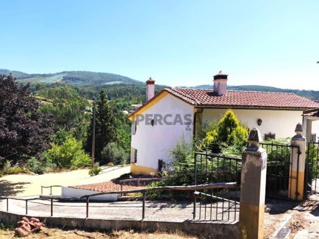Moradia T2+1 com amplo espaço exterior e perto das praias fluviais, Pedrogão Grande