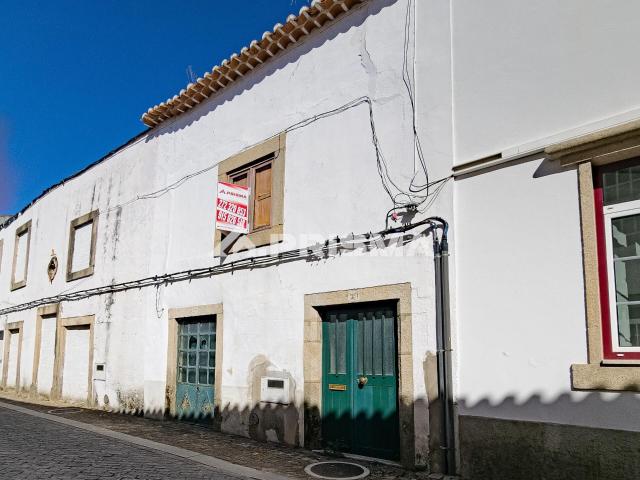 Moradia T2+1 com Espaço Exterior para Venda em Alcains