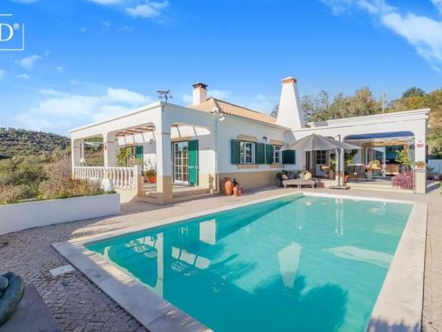 Moradia T2+1 com piscina de água salgada e encantadoras vist. 200m² Tavira Santa Maria