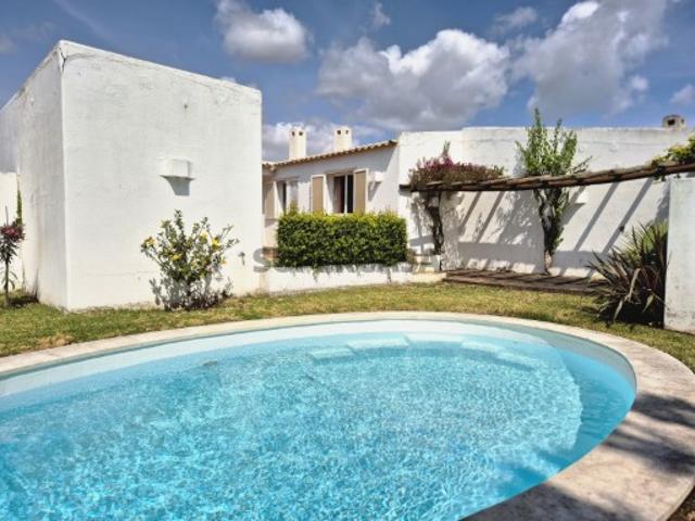 Moradia T2+1 com piscina e localização privilegiada em Albufeira, Algarve