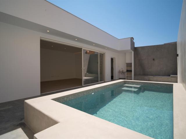 Moradia T2+1 com Piscina Privativa no Centro de Peniche – A. 56m² Peniche