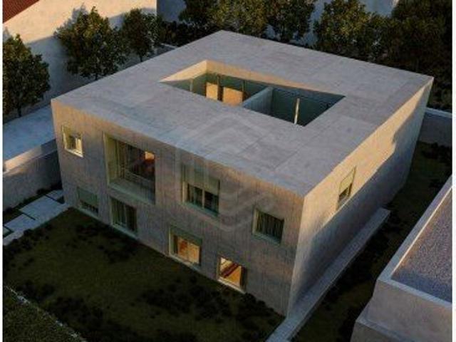 Moradia T2+1 com Terraço e Jardim, com 3 lugares de garagem 164m² Lordelo do Ouro e Massarelos