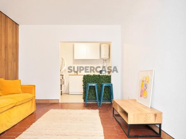 Moradia T2+1, com varanda e vista rio, no Porto