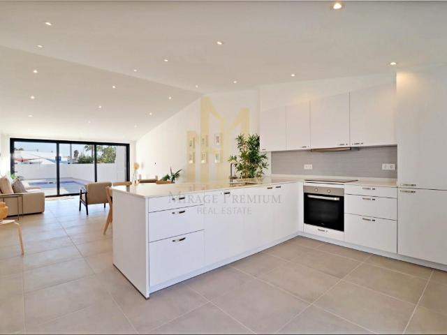 Moradia T2+1 completamente renovada com piscina em Montinhos. 89m² Luz