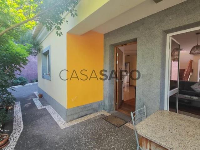 Moradia T2+1 Duplex para alugar em Santa Cruz