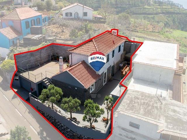 Moradia T2+1 em Pedra, zona extremamente calma e soalheira. 143m² Fajã Da Ovelha