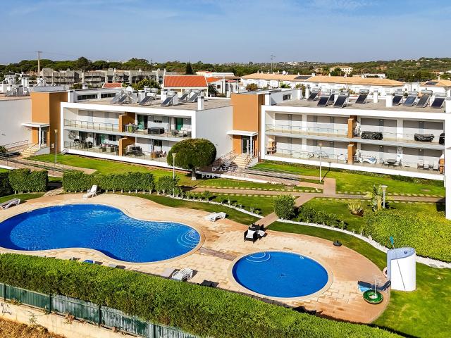 Moradia T2+1 | garagem fechada | condomínio com piscina | Albufeira