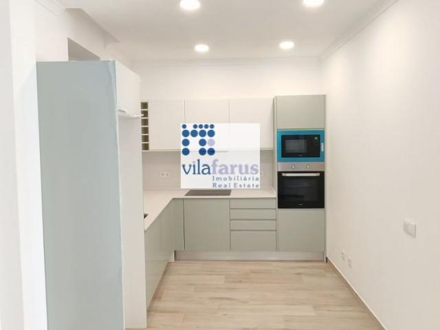Moradia T2+1 no Centro de Faro com Terraço Privativo 42m² Faro Sé e São Pedro