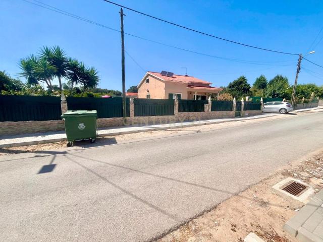 Moradia T2+2 Térrea com Piscina, Anexo de 50 m² e Lote de 1.690 m²