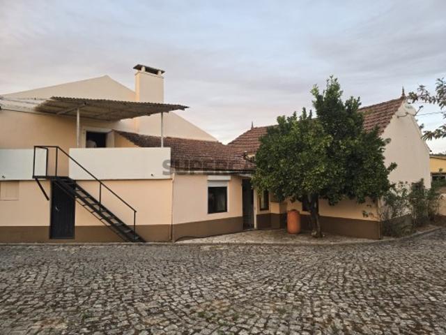 Moradia V2+2 com excelente terreno em Alvaiázere