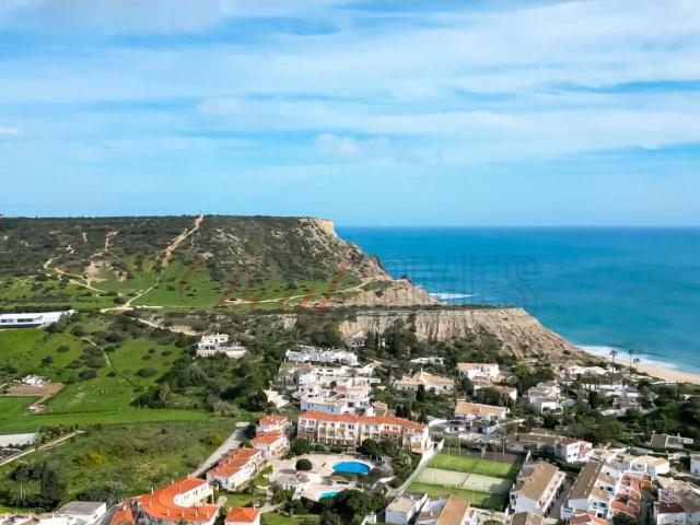 Moradia T2+2 localizada no centro da Praia da Luz 50m² Luz