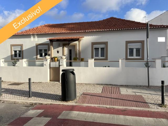Excelente oportunidade p/ investidores, moradia, T2, c/ pátio e jardim arrendada por 850€ 10 200€ por ano excelente oportunidade de investimento Caldas da Rainha