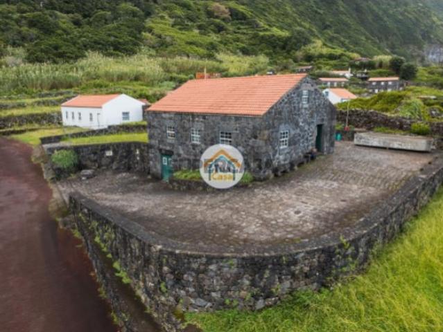 Moradia T2 na Zona Fajã dos Cubres na Encosta Norte da Ilha de São Jorge