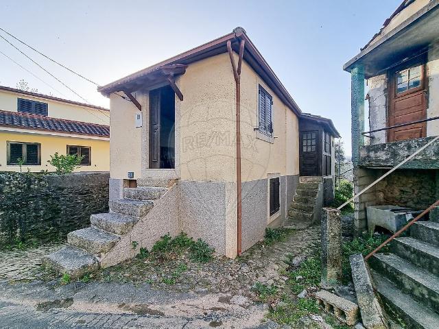 Moradia T2 à venda em Cabeceiras de Basto