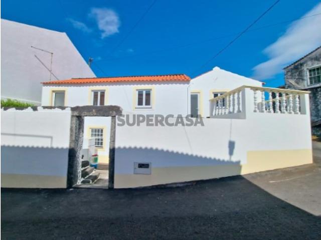 Moradia T2 acabada de renovar nas Lajes do Pico