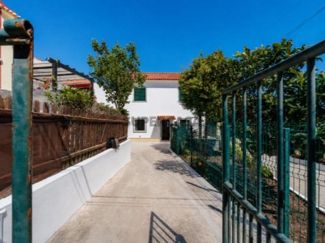 Moradia T2 + Anexo T1 Vista Mar e Serra | Penedo | Colares | Sintra