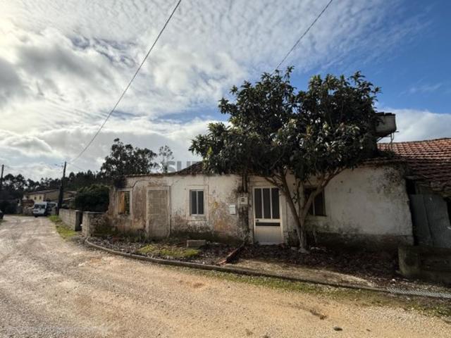 Moradia T2 + Anexos em Leiria