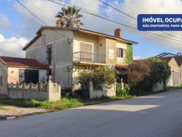Moradia T2 + armazém situados em Ventosa, em Torres Vedras