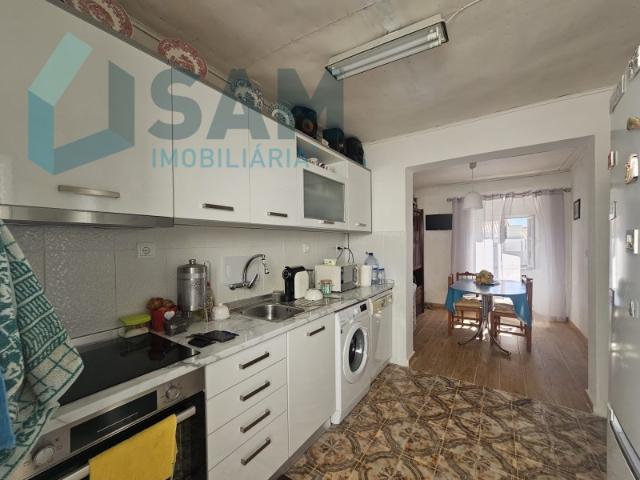 Moradia T2 com 622m² de terreno e fantástico espaço exterior em A dos Cunhados