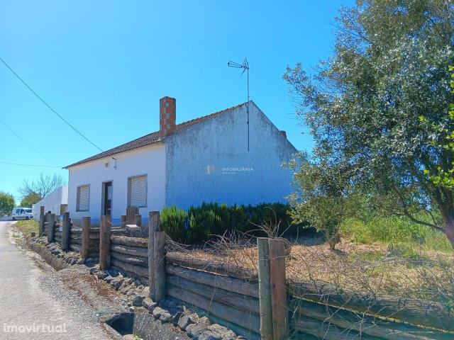 Moradia T2 com 2900 m2 de terreno Vale de Figueira Linha do Norte