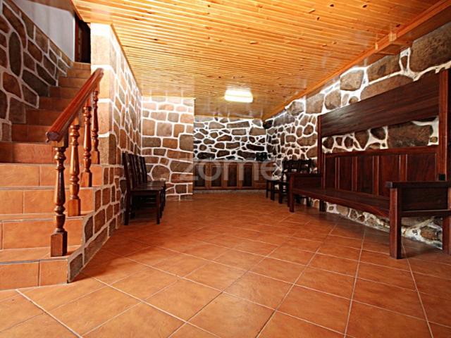 Moradia T2 com 2 pisos em Tourém, Montalegre