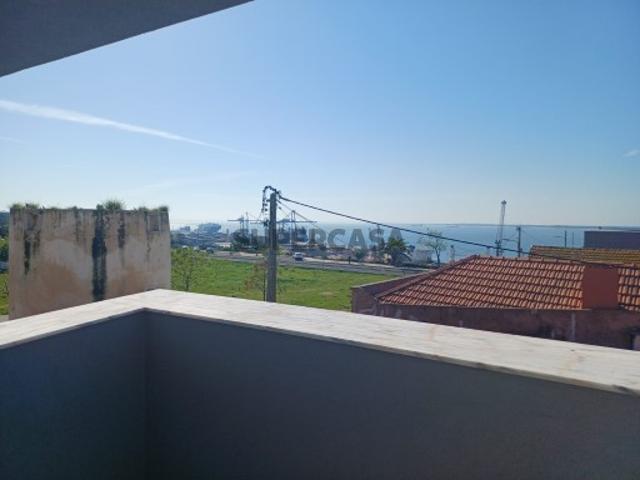Moradia T2 com terraço e garagem
