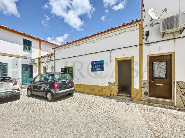 Moradia T2 com terraço e garagem em Barrancos, Beja