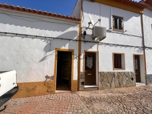 Moradia T2 com Terraço e Garagem em Barrancos Oportunidade Única de investimento!