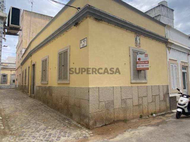 Moradia T2 com Terraço e Duas Entradas Independentes | Baixa de Olhão