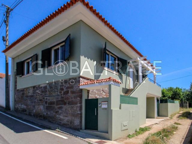 Moradia T2 com Terraço em Foz do Sousa Gens