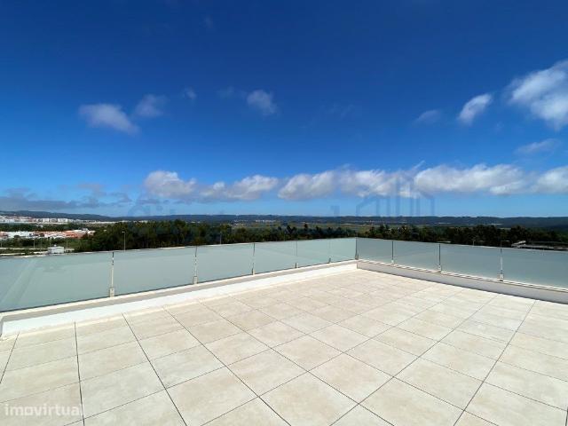 Moradia T2 com garagem e piscina junto praia