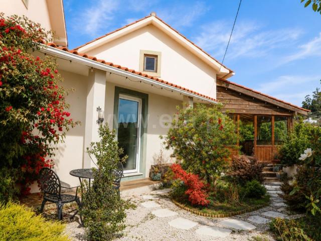 Moradia T2 com Anexo T1, Piscina 140m² Turquel