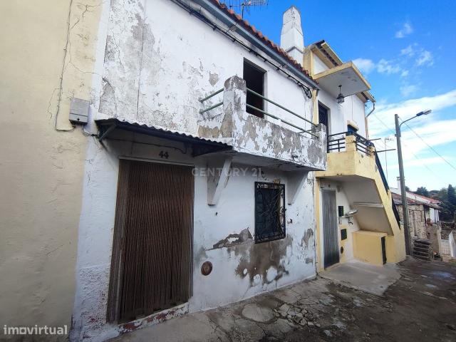Moradia T2, com anexo em pedra, Tinalhas, Castelo Branco