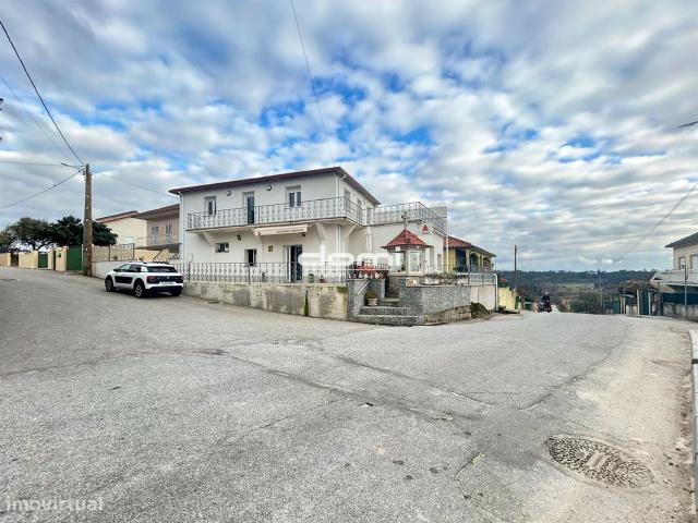 Moradia T2 com caf no piso inferior no Sto, Viseu
