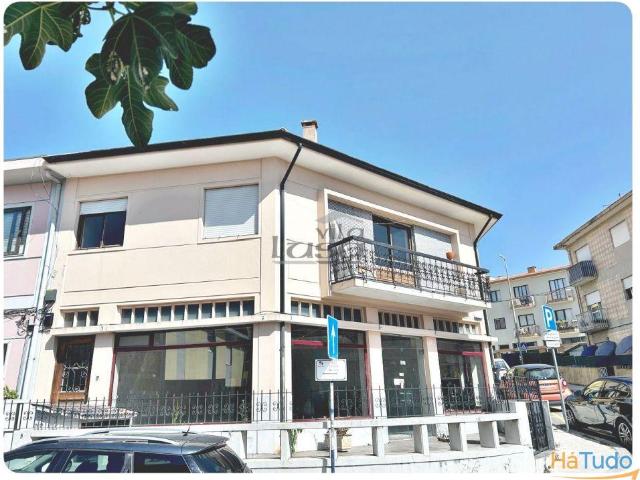 Moradia T2 com espaço comercial e potencial para duas habitações Parque Nascente | 26084099758