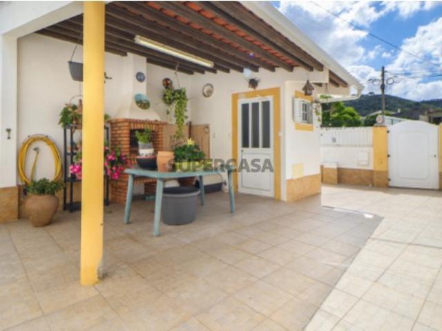 Moradia T2 com Espaço exterior e Garagem em Cabanas