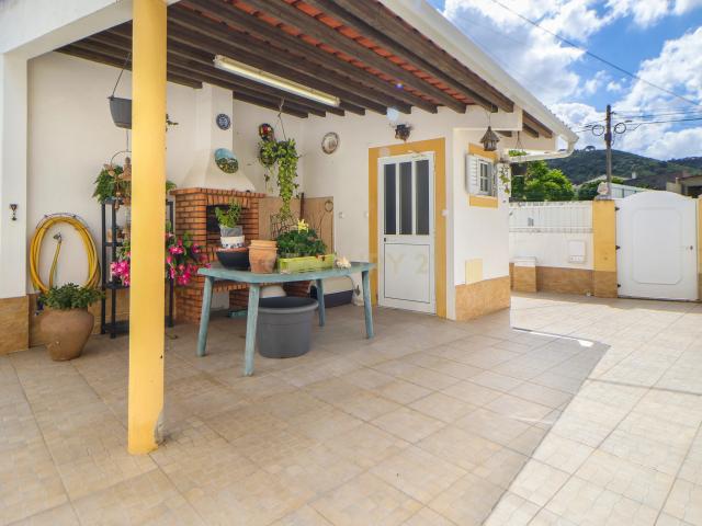Moradia T2 com Espaço exterior e Garagem em Cabanas