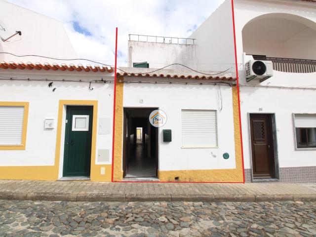 Moradia T2 com Espaço Exterior Localizada na Vila do Torrão, Concelho de Alcácer do Sal