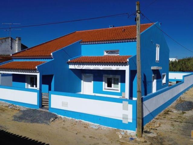 Moradia T2 com Garagem Dupla e Espaço Exterior em Ermidas Sado | 26064075427
