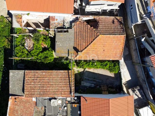 Moradia T2 com garagem e jardim, para reabilitar Pedrouços, Maia