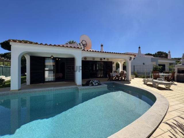 Moradia T2 com garagem e piscina em Vilamoura